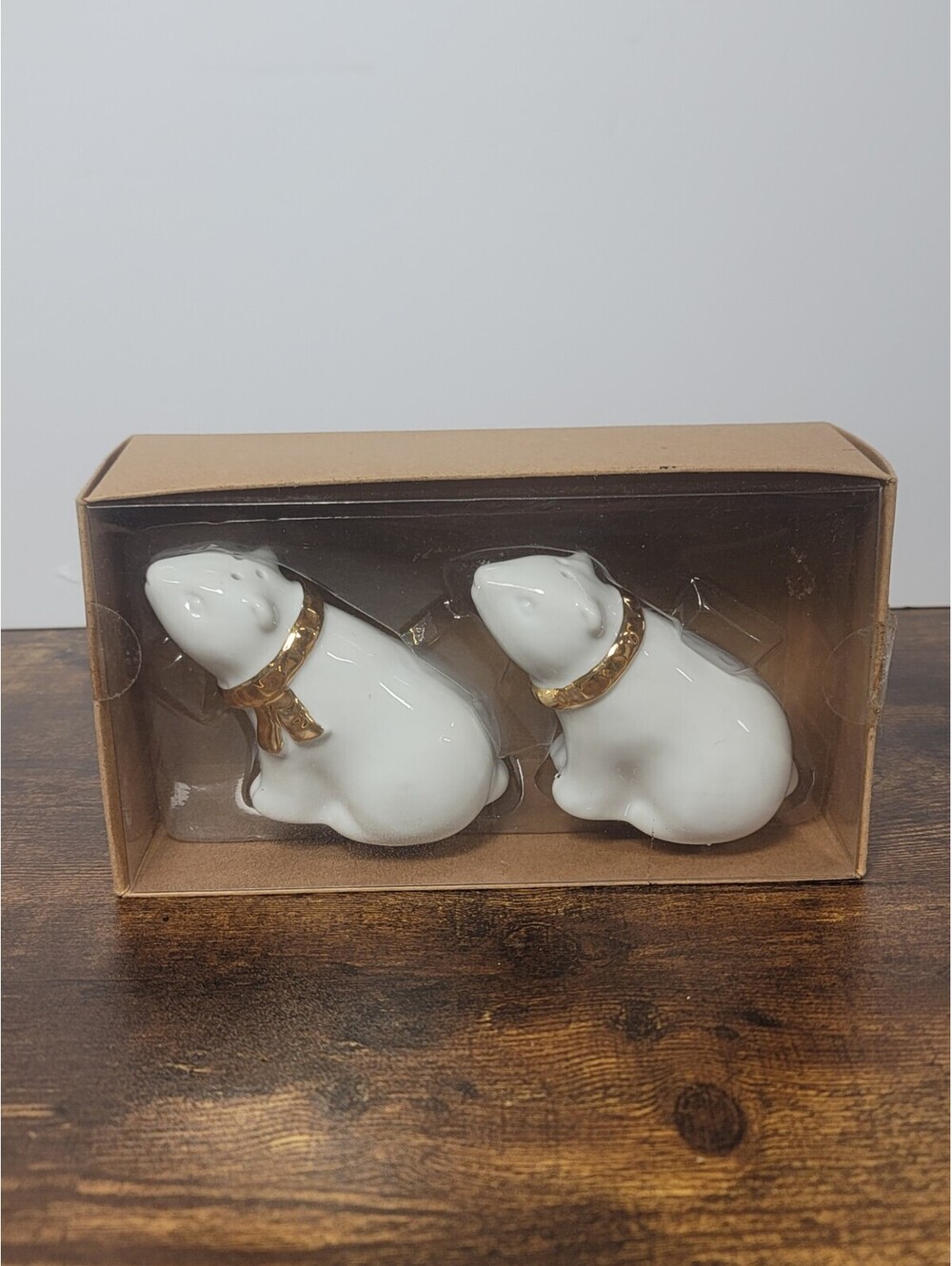 NEW IN BOX ARLINGTON DESIGNS WHITE AND GOLD POLAR BEAR SALT PEPPER SHAKERS